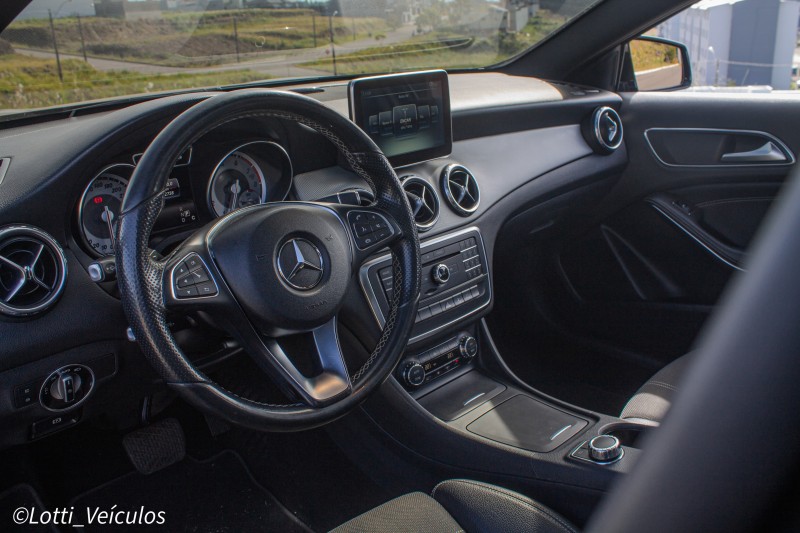GLA 250 2.0 16V TURBO GASOLINA VISION 4P AUTOMÁTICO - 2016 - FARROUPILHA