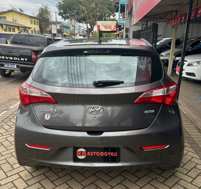HB20 1.0 COMFORT PLUS 12V FLEX 4P MANUAL - 2013 - PAROBé
