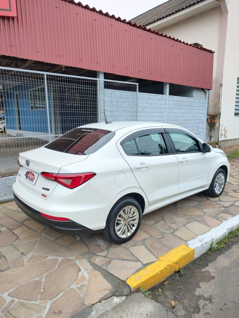 CRONOS 1.3 DRIVE 8V FLEX 4P MANUAL - 2023 - TRêS COROAS