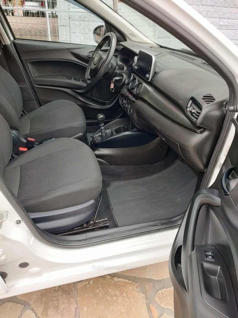CRONOS 1.3 DRIVE 8V FLEX 4P MANUAL - 2023 - TRêS COROAS
