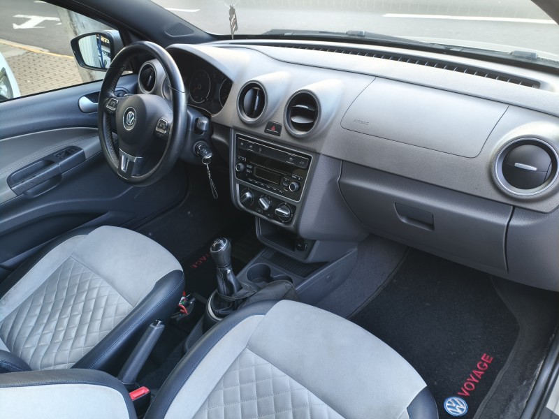 VOYAGE 1.6 MI EVIDENCE 8V FLEX 4P MANUAL - 2015 - BOM PRINCíPIO