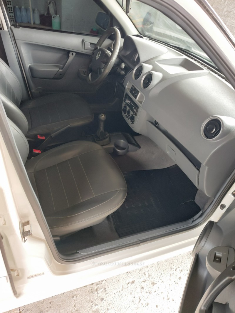 PARATI 1.6 MI 8V FLEX 4P MANUAL G.IV - 2013 - TRêS COROAS