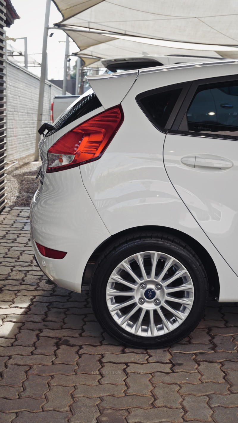FIESTA 1.6 TITANIUM HATCH 16V FLEX 4P AUTOMÁTICO - 2016 - LAJEADO