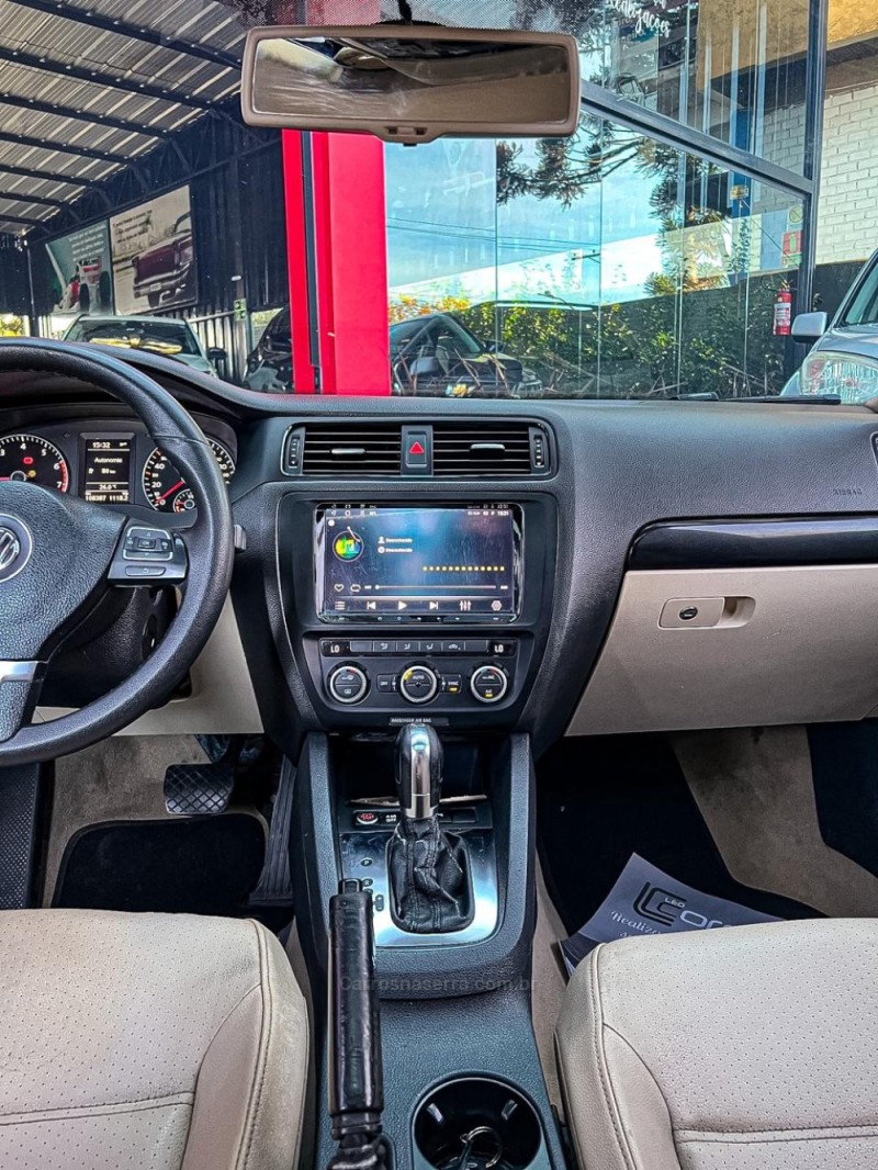 JETTA 2.0 COMFORTLINE FLEX 4P TIPTRONIC - 2013 - CANELA