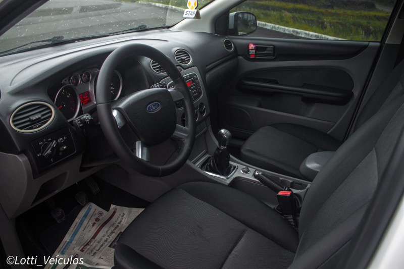 FOCUS 1.6 GLX 8V FLEX 4P MANUAL - 2013 - FARROUPILHA