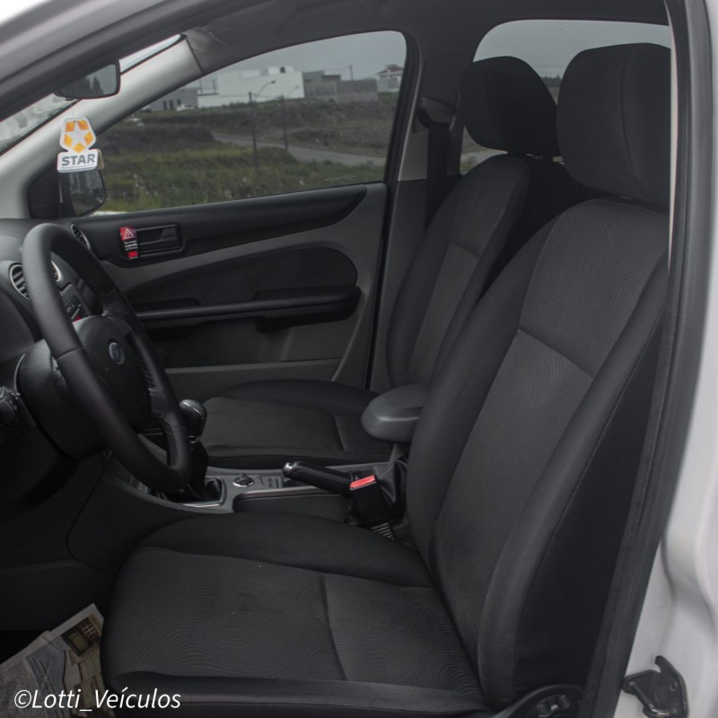 FOCUS 1.6 GLX 8V FLEX 4P MANUAL - 2013 - FARROUPILHA