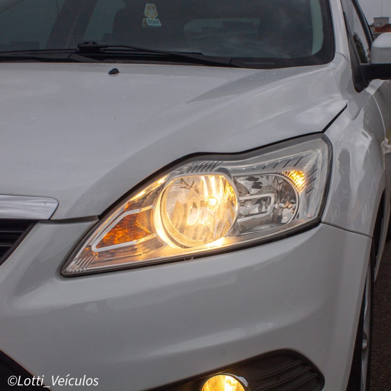 FOCUS 1.6 GLX 8V FLEX 4P MANUAL - 2013 - FARROUPILHA