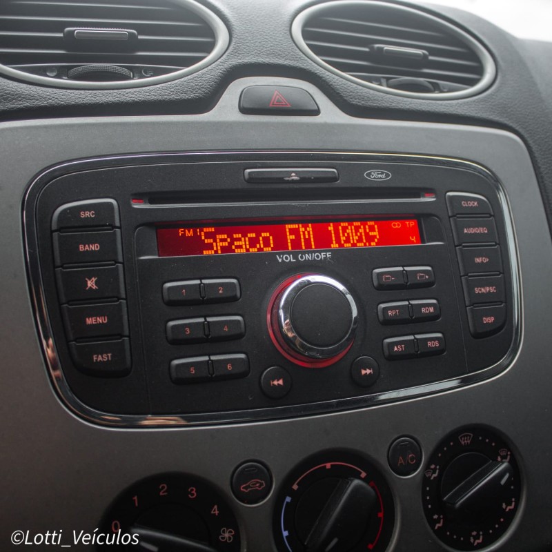 FOCUS 1.6 GLX 8V FLEX 4P MANUAL - 2013 - FARROUPILHA