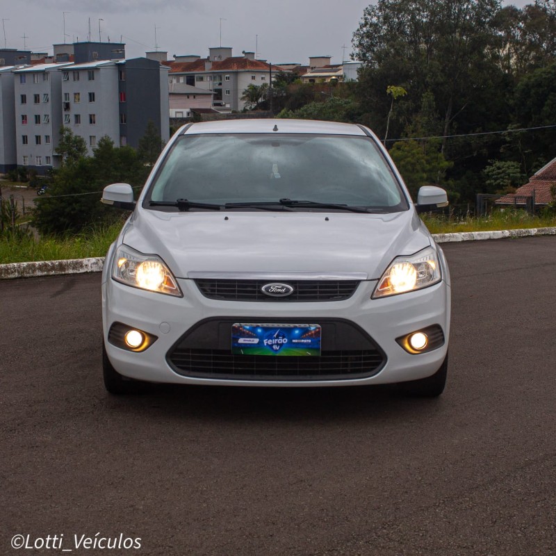 FOCUS 1.6 GLX 8V FLEX 4P MANUAL - 2013 - FARROUPILHA