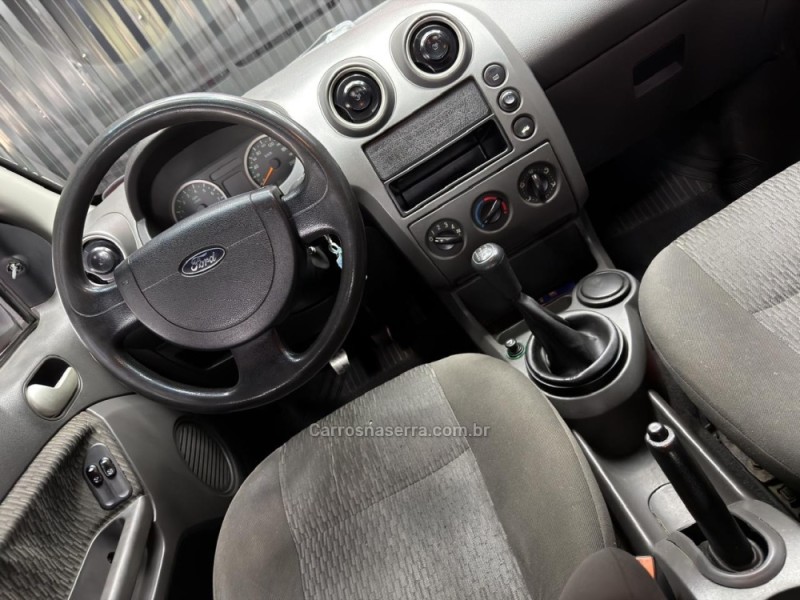 FIESTA 1.0 MPI SUPERCHARGER 8V GASOLINA 4P MANUAL - 2005 - CAXIAS DO SUL