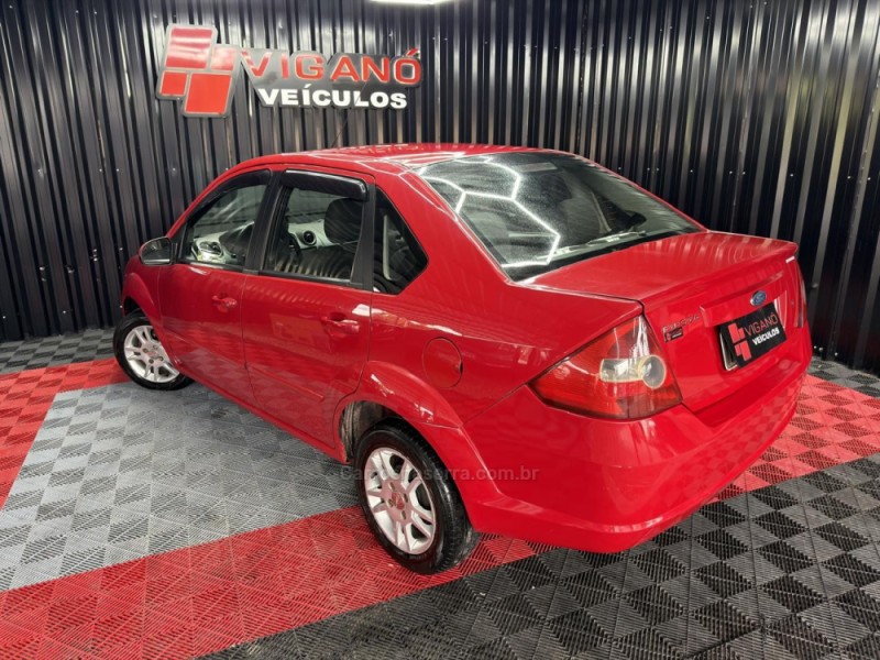 FIESTA 1.0 MPI SUPERCHARGER 8V GASOLINA 4P MANUAL - 2005 - CAXIAS DO SUL