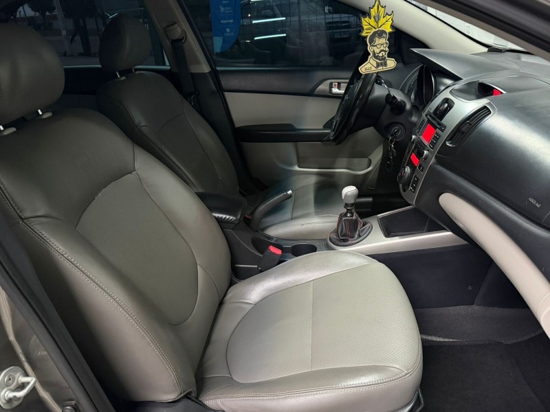 CERATO 1.6 EX2 SEDAN 16V GASOLINA 4P MANUAL - 2010 - CAXIAS DO SUL
