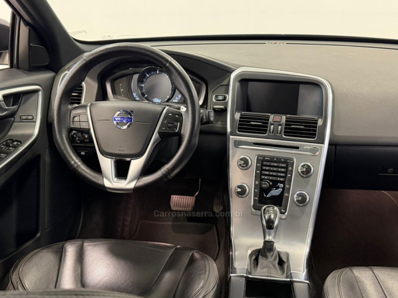 XC60 2.4 D5 MOMENTUM DIESEL AWD 4P AUTOMÁTICO - 2017 - BENTO GONçALVES