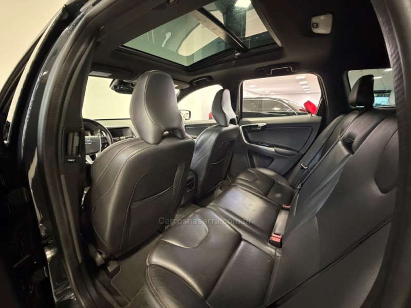 XC60 2.4 D5 MOMENTUM DIESEL AWD 4P AUTOMÁTICO - 2017 - BENTO GONçALVES