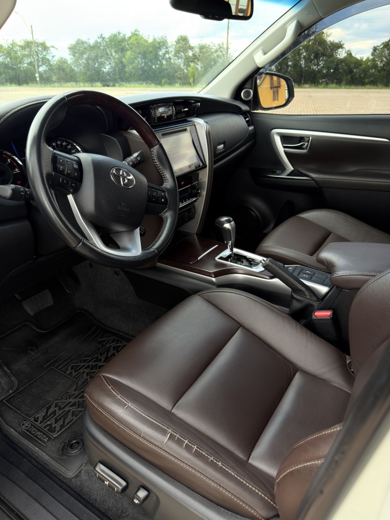 HILUX SW4 2.8 SRX 4X4 7 LUGARES 16V TURBO INTERCOOLER DIESEL 4P AUTOMÁTICO - 2019 - ANTôNIO PRADO