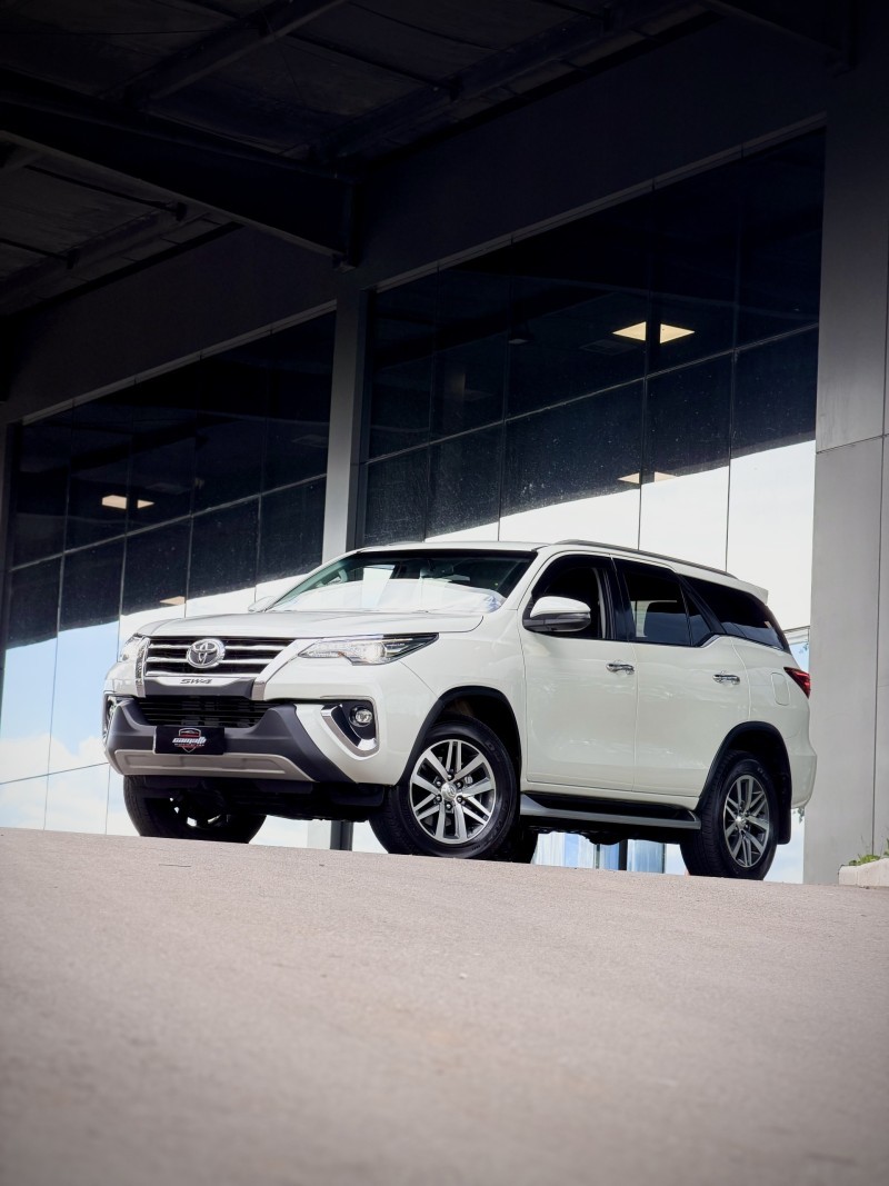 HILUX SW4 2.8 SRX 4X4 7 LUGARES 16V TURBO INTERCOOLER DIESEL 4P AUTOMÁTICO - 2019 - ANTôNIO PRADO
