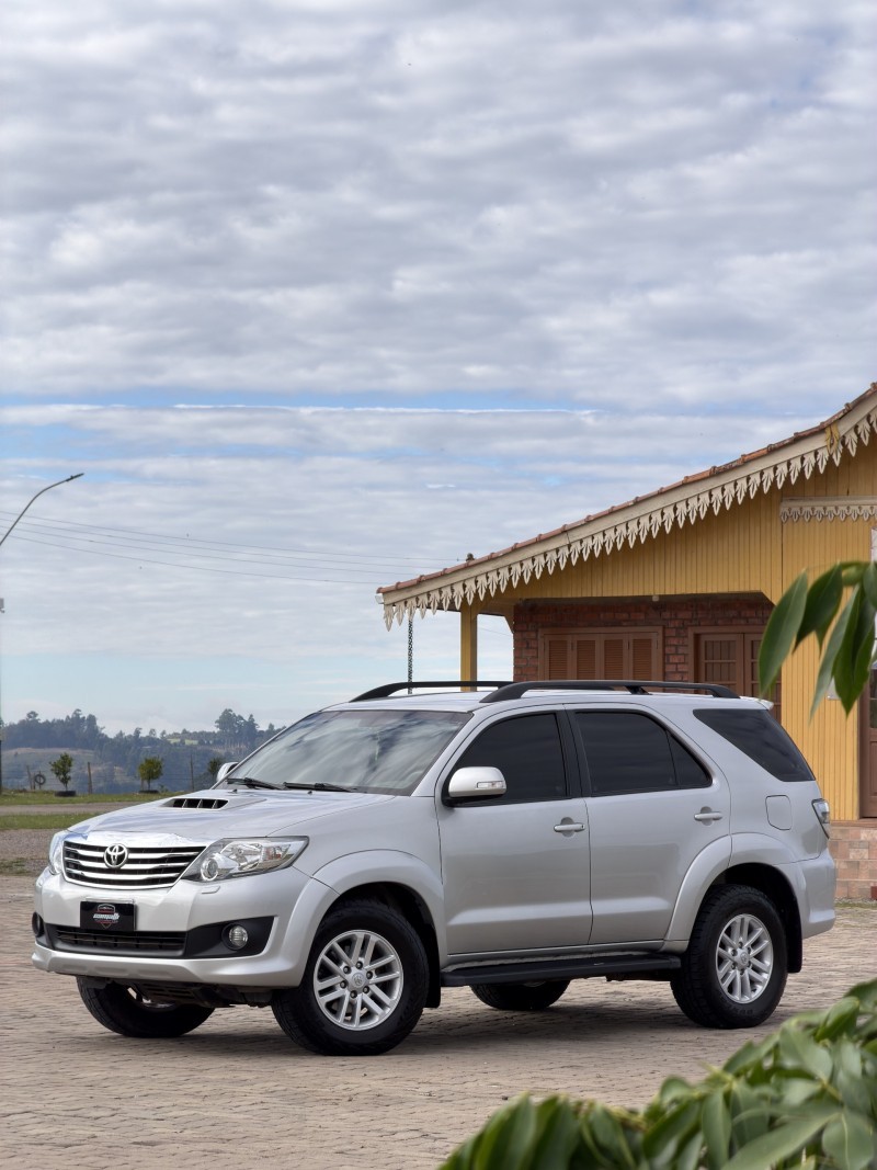 hilux sw4 3.0 srv 4x4 7 lugares 16v turbo intercooler diesel 4p automatico 2012 antonio prado