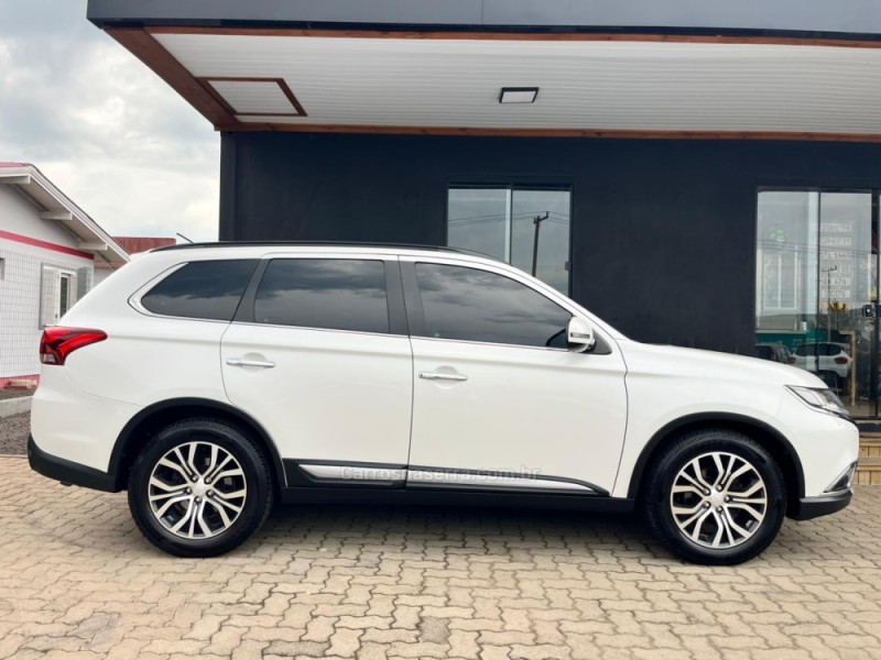 OUTLANDER 2.4 4X4 16V GASOLINA 4P AUTOMÁTICO - 2016 - TORRES