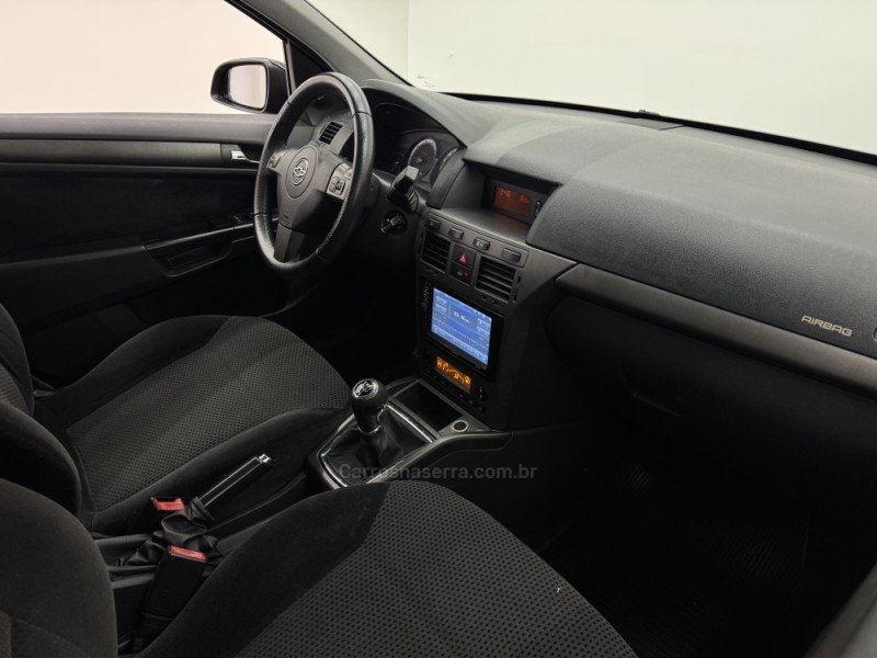VECTRA 2.0 SFI GT HATCH 8V FLEX 4P MANUAL - 2011 - CARLOS BARBOSA