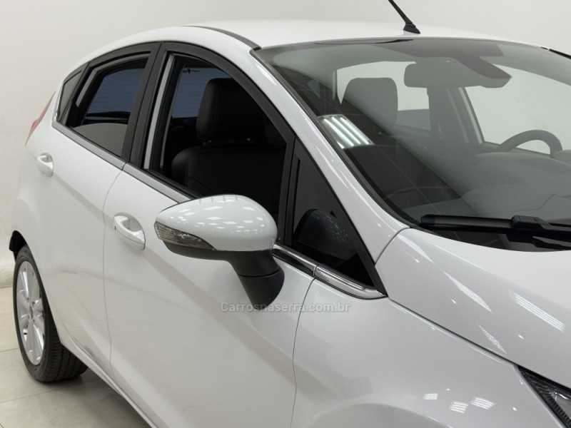 FIESTA 1.6 TITANIUM HATCH 16V FLEX 4P AUTOMÁTICO - 2018 - SANTA CRUZ DO SUL