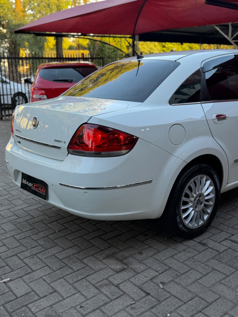 LINEA 1.8 ESSENCE 16V FLEX 4P MANUAL - 2012 - ESTâNCIA VELHA