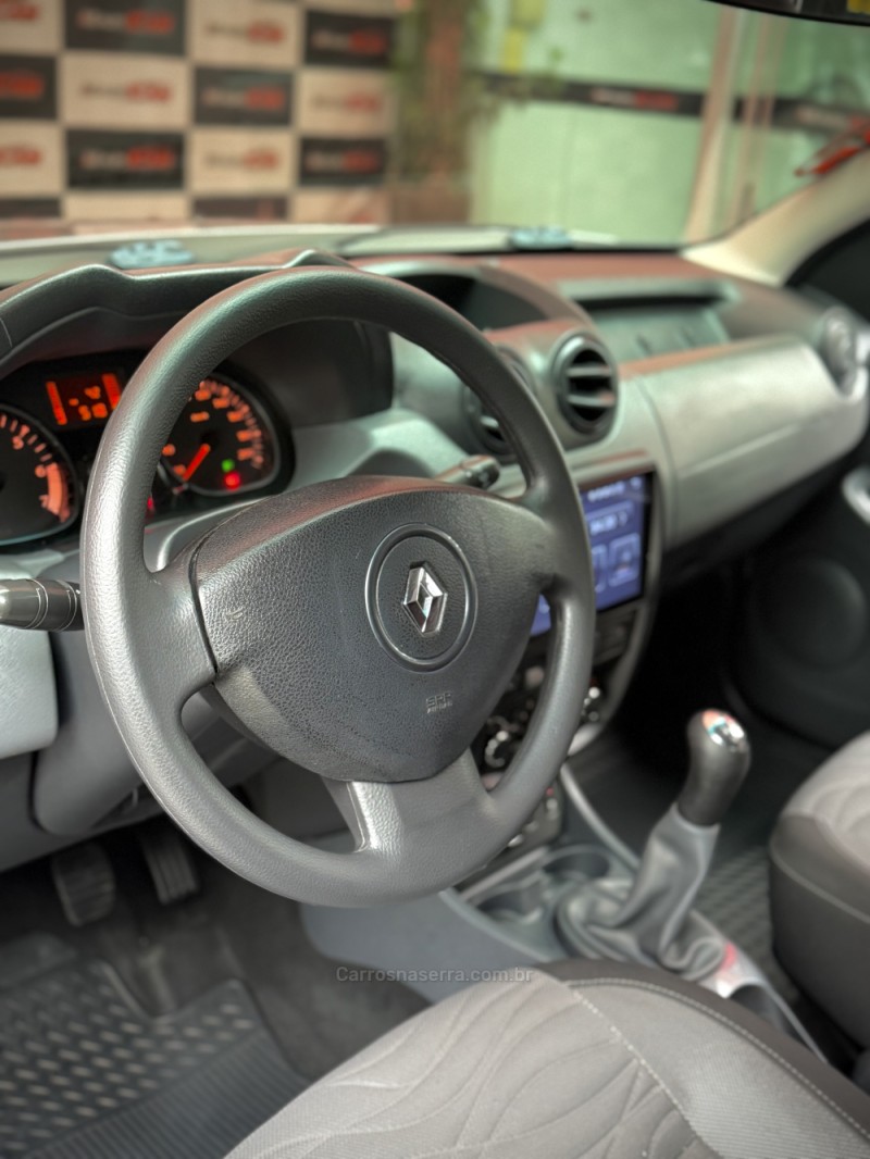 DUSTER 1.6 DYNAMIQUE 4X2 16V FLEX 4P MANUAL - 2014 - ESTâNCIA VELHA