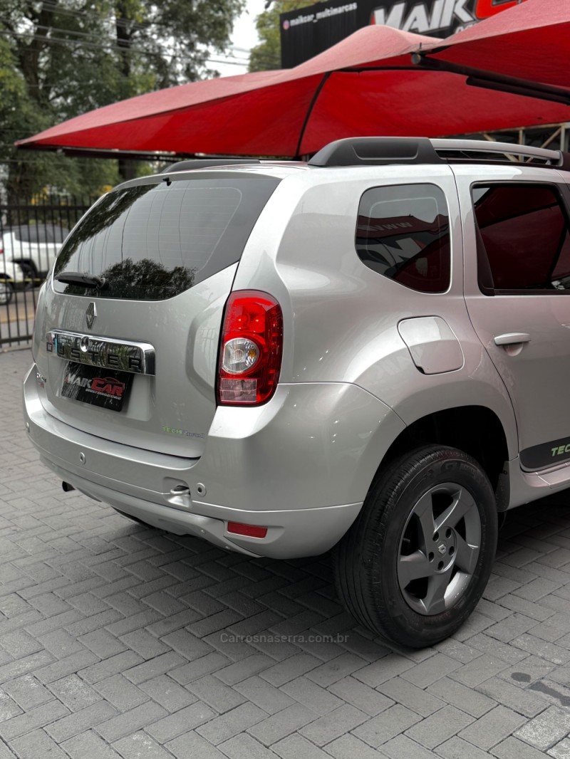 DUSTER 1.6 DYNAMIQUE 4X2 16V FLEX 4P MANUAL - 2014 - ESTâNCIA VELHA