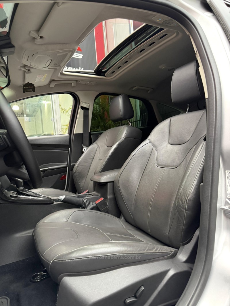 FOCUS 2.0 TITANIUM PLUS HATCH 16V FLEX 4P AUTO - 2018 - ESTâNCIA VELHA