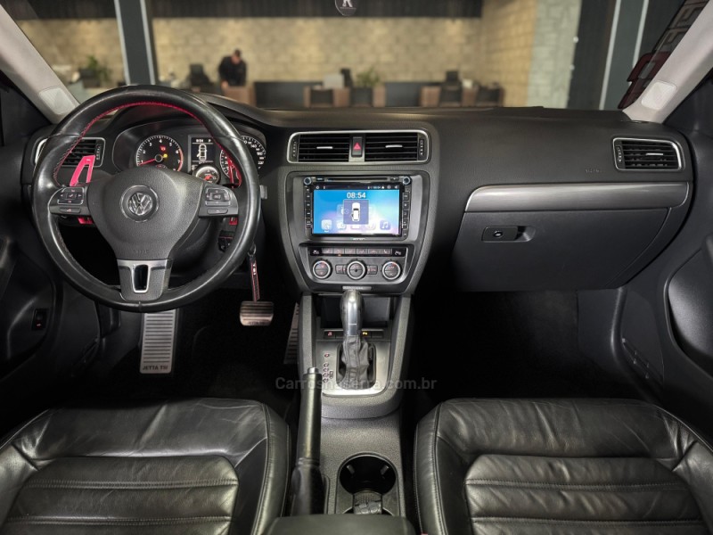 JETTA 2.0 TSI HIGHLINE 211CV GASOLINA 4P DSG - 2014 - DOIS IRMãOS