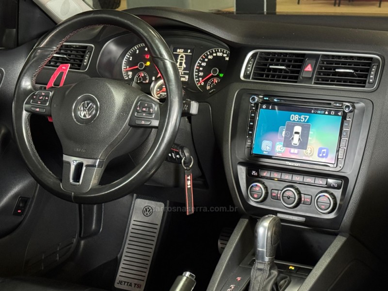 JETTA 2.0 TSI HIGHLINE 211CV GASOLINA 4P DSG - 2014 - DOIS IRMãOS