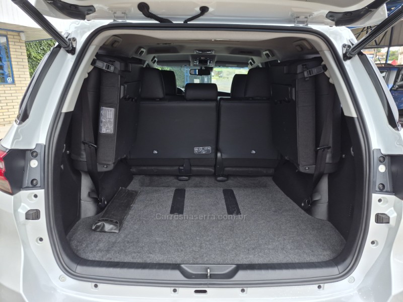 HILUX SW4 2.8 SRX 4X4 7 LUGARES 16V TURBO INTERCOOLER DIESEL 4P AUTOMÁTICO - 2023 - CAXIAS DO SUL