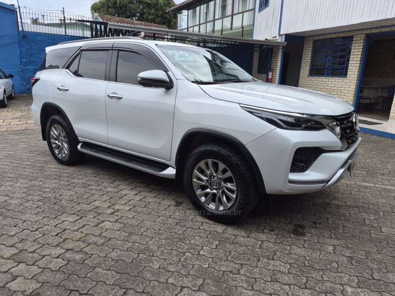 HILUX SW4 2.8 SRX 4X4 7 LUGARES 16V TURBO INTERCOOLER DIESEL 4P AUTOMÁTICO - 2023 - CAXIAS DO SUL