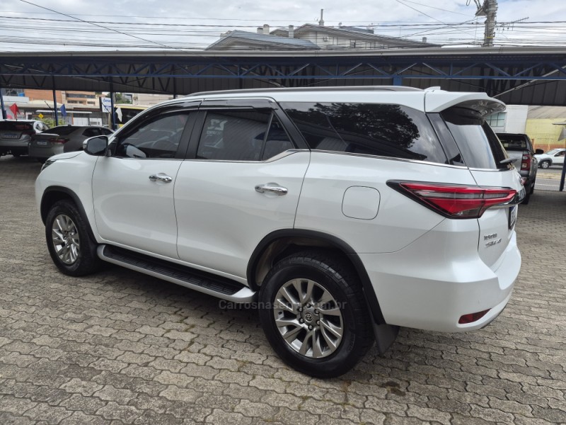 HILUX SW4 2.8 SRX 4X4 7 LUGARES 16V TURBO INTERCOOLER DIESEL 4P AUTOMÁTICO - 2023 - CAXIAS DO SUL
