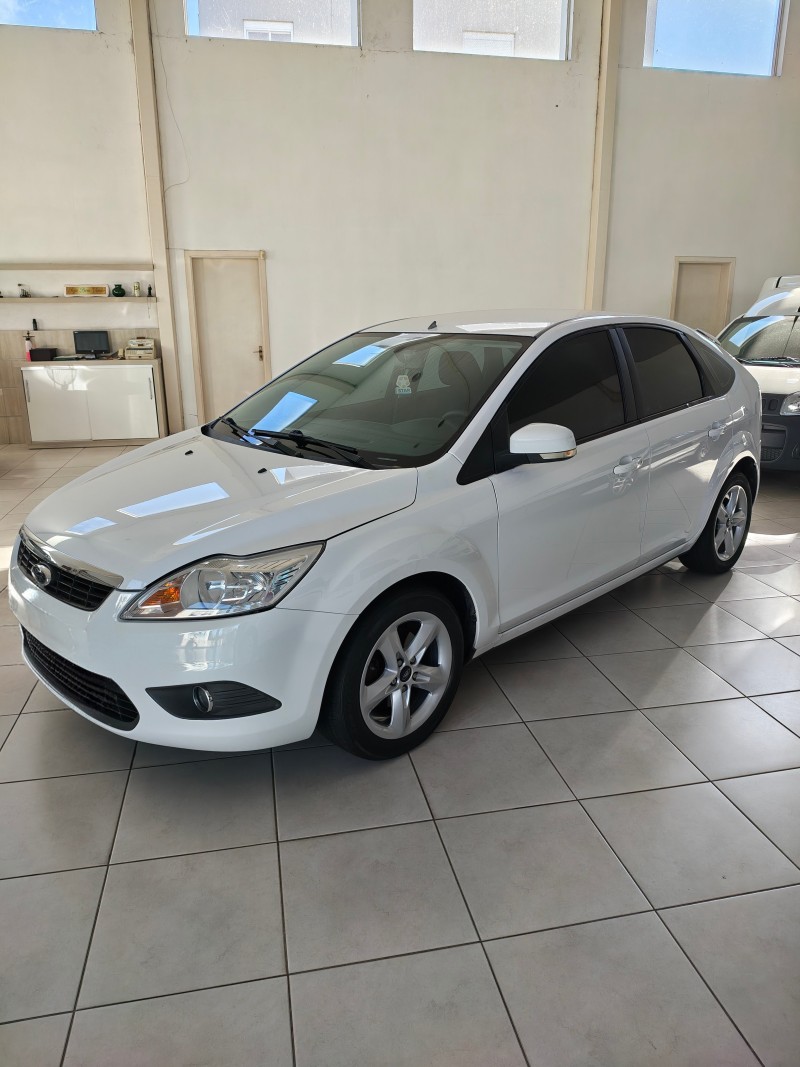 FOCUS 1.6 SE 16V FLEX 4P MANUAL - 2013 - FARROUPILHA