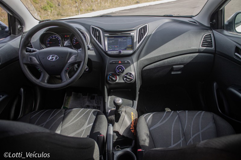 HB20 1.0 COMFORT 12V FLEX 4P MANUAL - 2015 - FARROUPILHA