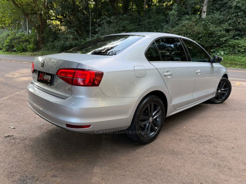 JETTA 2.0 TSI HIGHLINE 211CV GASOLINA 4P DSG - 2016 - DOIS IRMãOS