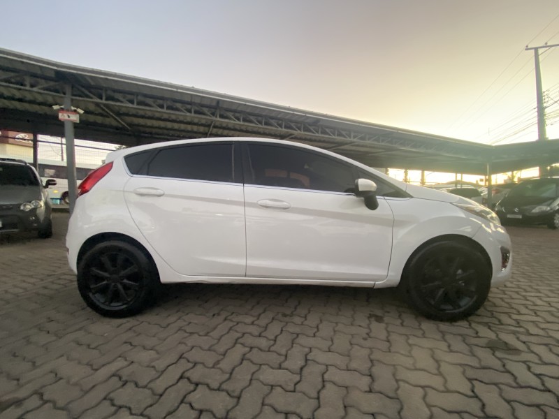 FIESTA 1.6 SE HATCH 16V FLEX 4P MANUAL - 2012 - CAXIAS DO SUL
