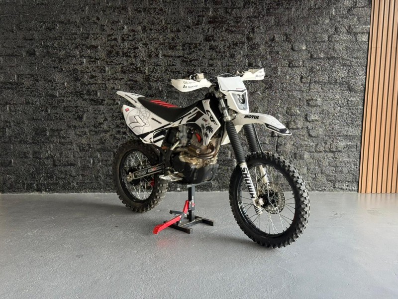 CRF 230F  - 2014 - CAXIAS DO SUL
