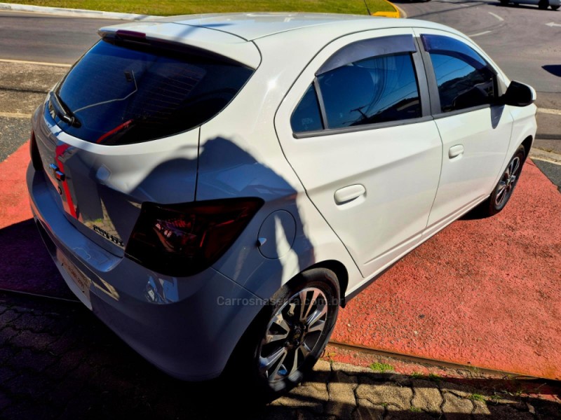 ONIX 1.4 MPFI LTZ 8V FLEX 4P MANUAL - 2015 - FARROUPILHA