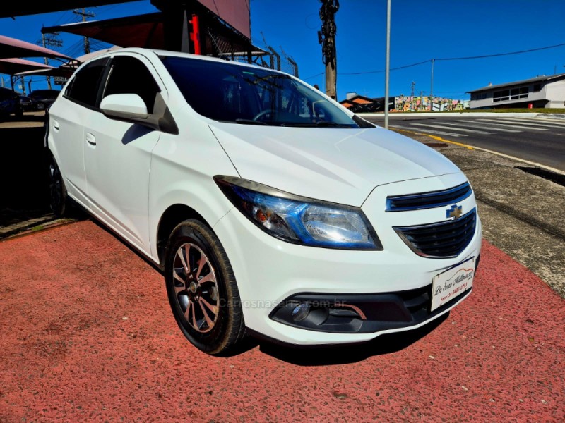 ONIX 1.4 MPFI LTZ 8V FLEX 4P MANUAL - 2015 - FARROUPILHA