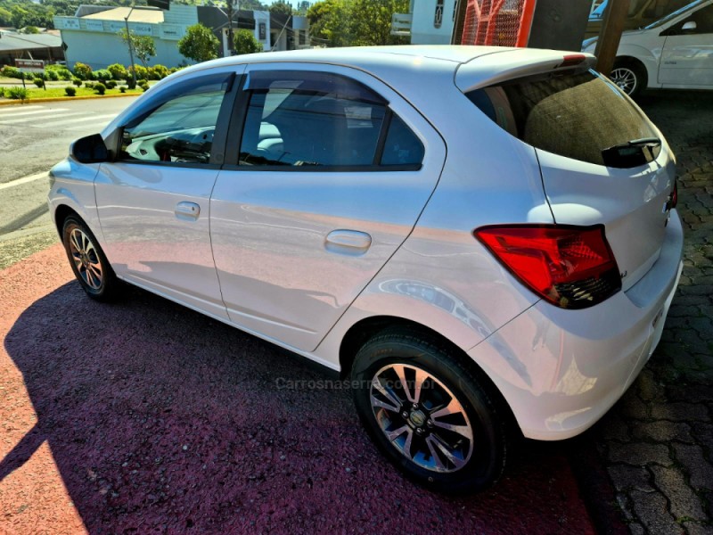 ONIX 1.4 MPFI LTZ 8V FLEX 4P MANUAL - 2015 - FARROUPILHA