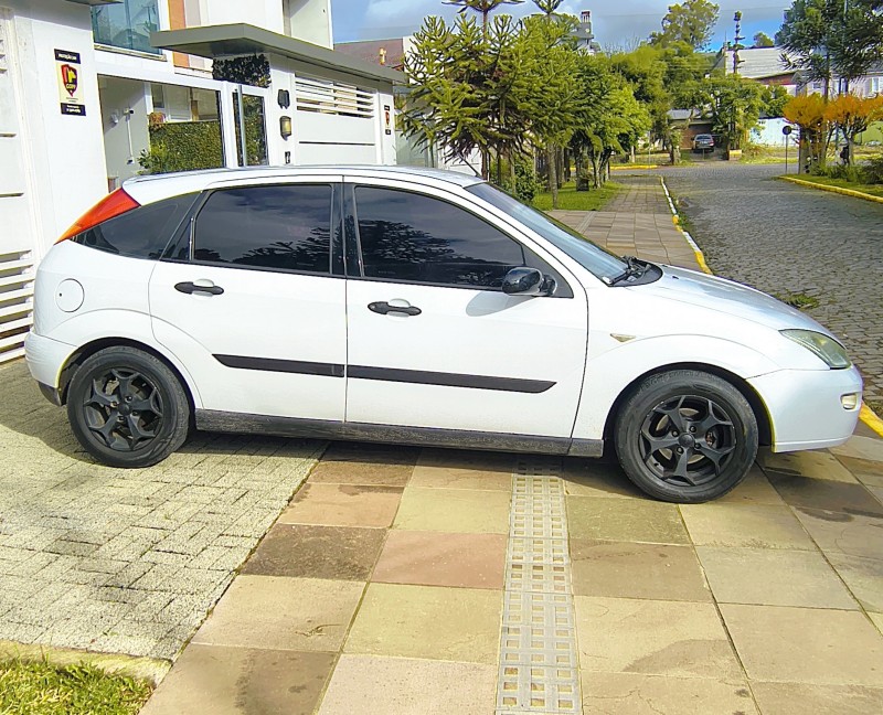 FOCUS 1.8 GL 16V GASOLINA 4P MANUAL - 2002 - FARROUPILHA