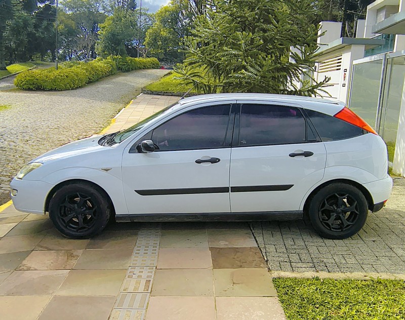 FOCUS 1.8 GL 16V GASOLINA 4P MANUAL - 2002 - FARROUPILHA