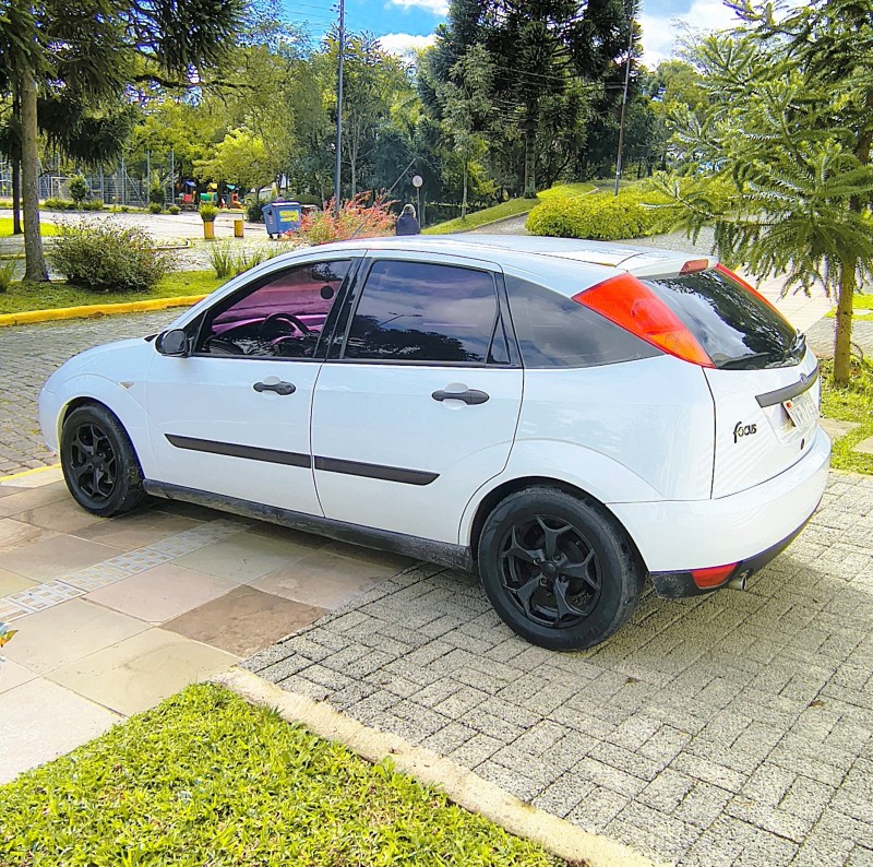 FOCUS 1.8 GL 16V GASOLINA 4P MANUAL - 2002 - FARROUPILHA