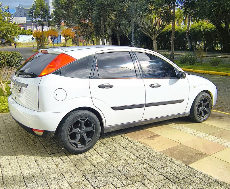 FOCUS 1.8 GL 16V GASOLINA 4P MANUAL - 2002 - FARROUPILHA