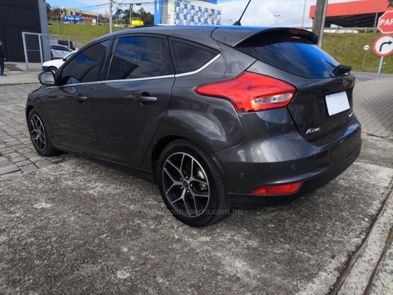 FOCUS 2.0 TITANIUM PLUS 16V FLEX 4P AUTOMÁTICO - 2018 - FARROUPILHA