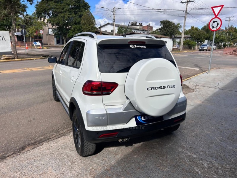 CROSSFOX 1.6 MI FLEX 8V 4P MANUAL - 2016 - VENâNCIO AIRES