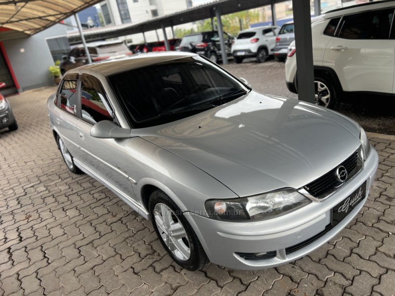 VECTRA 2.0 MPFI EXPRESSION 8V GASOLINA 4P MANUAL - 2005 - BOM PRINCíPIO