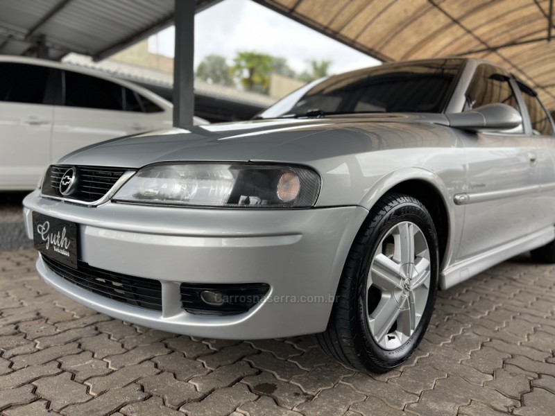 VECTRA 2.0 MPFI EXPRESSION 8V GASOLINA 4P MANUAL - 2005 - BOM PRINCíPIO