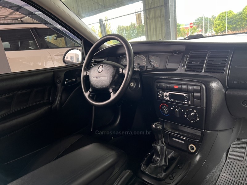 VECTRA 2.0 MPFI EXPRESSION 8V GASOLINA 4P MANUAL - 2005 - BOM PRINCíPIO
